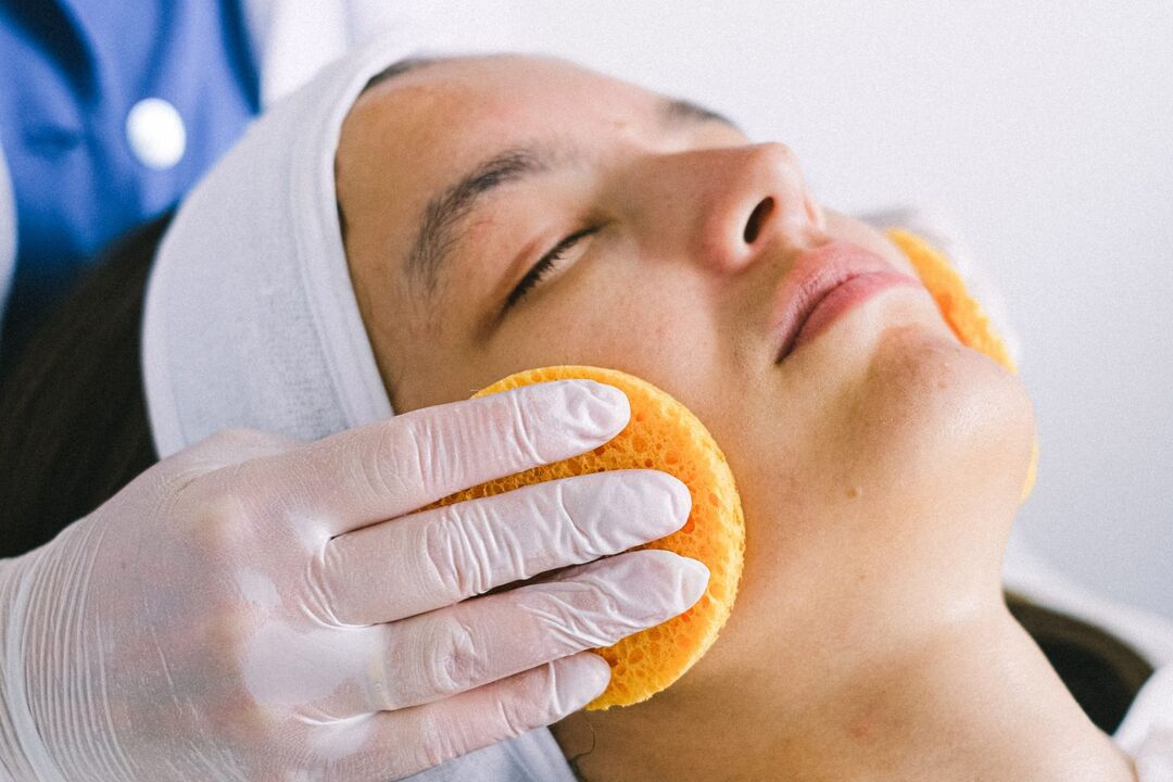 Limpeza profunda da pel do rostro un procedemento necesario a partir dos 30 anos