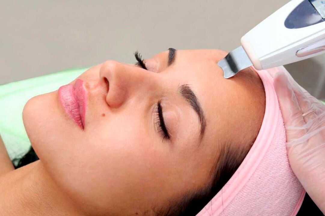 limpeza facial ultrasónica para o rexuvenecemento